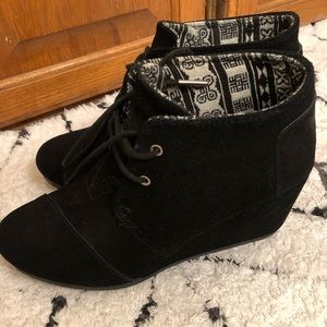 Black Toms wedges